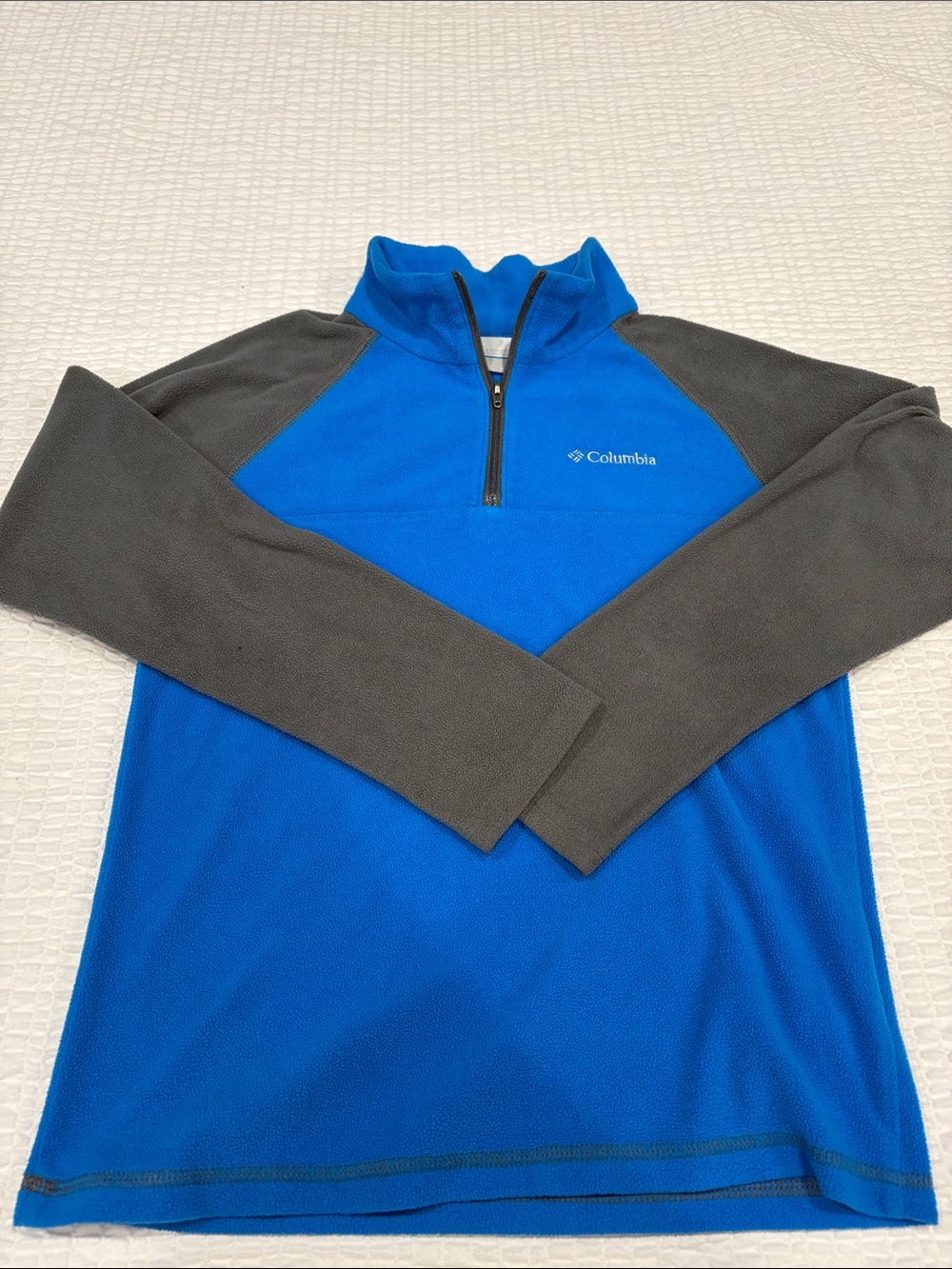 Columbia Kid’s Blue and Gray Half-Zip Fleece Pullover
Size M (10-12)